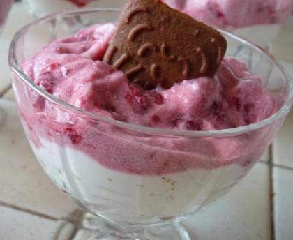 Verrines de mousse de framboises et spéculoos