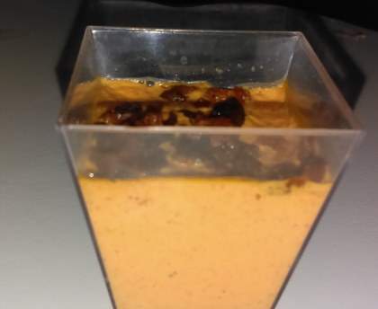 Verrines faciles de velouté de poivrons et chips de chorizo