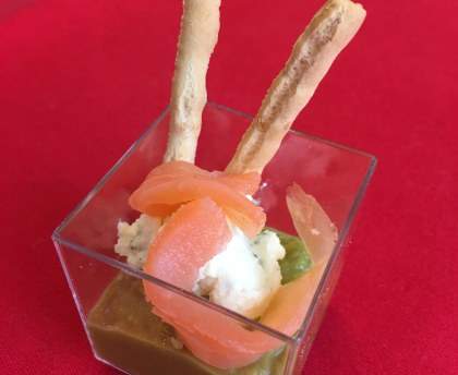 Verrines petits pois, fromage frais et saumon fumé