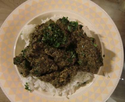 Viande palak (veau, agneau, volaille aux épinards) (plat indien)