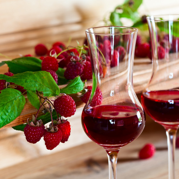 Vin de framboises facile