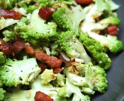 Vinaigrette de chou romanesco aux pignons et à la coriandre