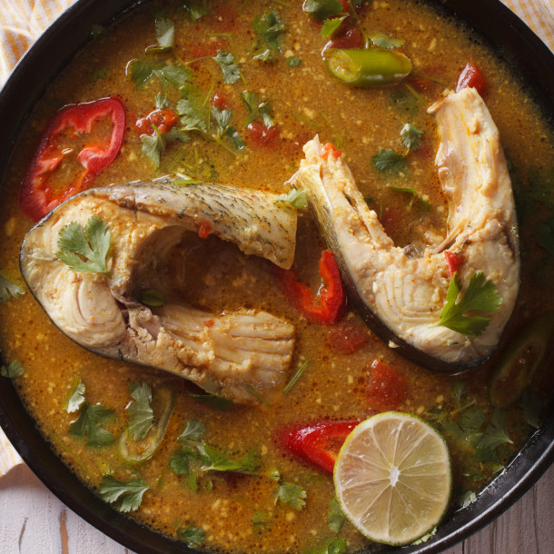 vivaneau à la sauce tomate, noix de coco