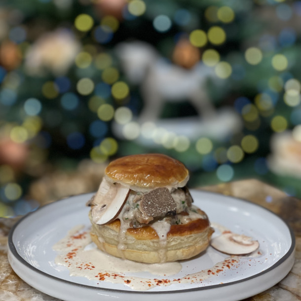 Vol-au-vent de volaille, crème de truffe de Cyril Lignac