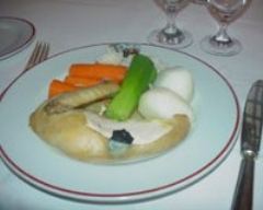 Volaille de Bresse demi-deuil et petit légumes de la Mère Brazier