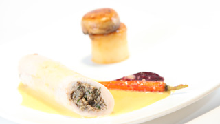 Volaille farcie aux champignons de Paris, sauce au vin jaune