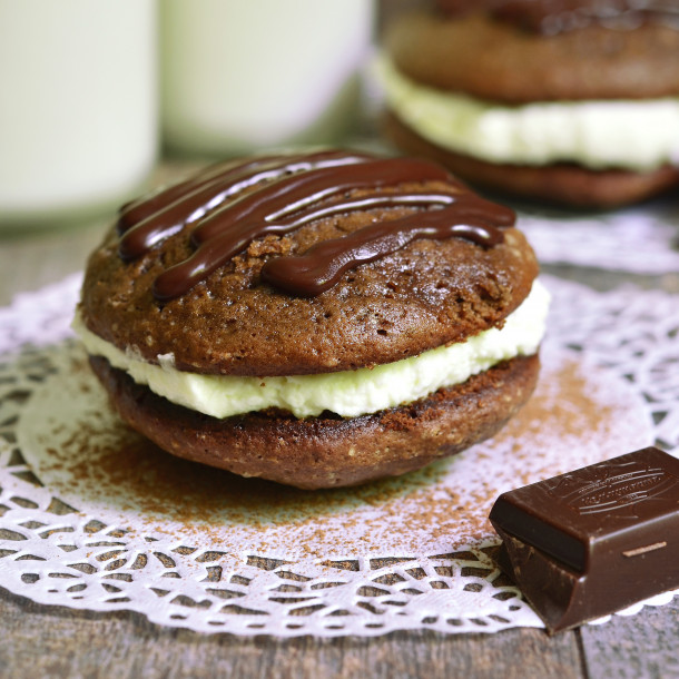 Whoopies aux pralines roses et à la pomme