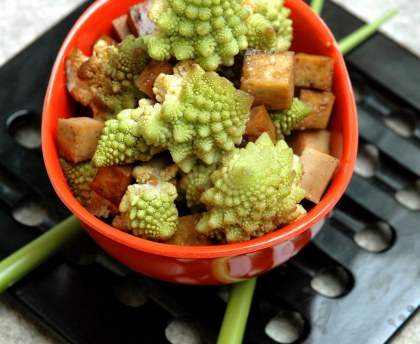 Wok chou romanesco tofu aux épices