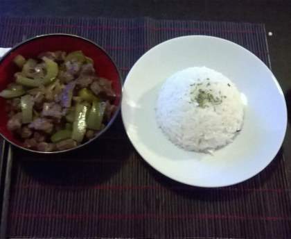 Wok de boeuf aux poivrons et oignons