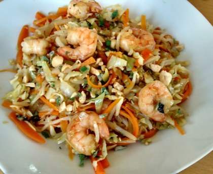 Wok de chou pointu aux crevettes et à la citronnelle façon Bo Bun