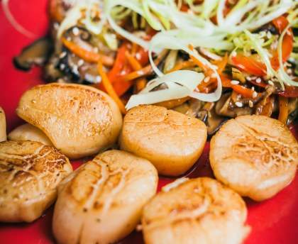 Wok de légumes aux Saint-Jacques