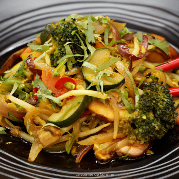 Wok de légumes épicés et sauce soja