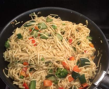 Wok de Nouilles chinoises aux légumes