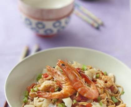 Wok de poisson et crevettes au curry