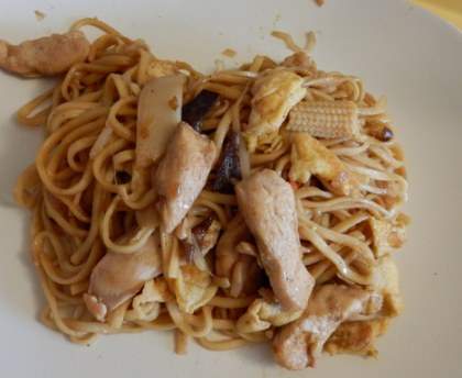 Wok de poulet au nouilles chinoises