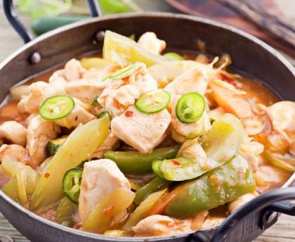 Wok de poulet aux courgettes