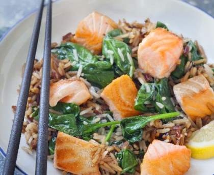 Wok de saumon aux épinards frais