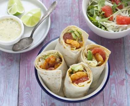 Wrap crevettes, avocat, pamplemousse et sauce au yaourt
