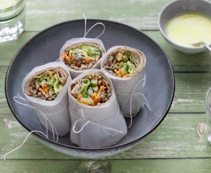 Wraps aux lentilles, crudités, sauce yaourt