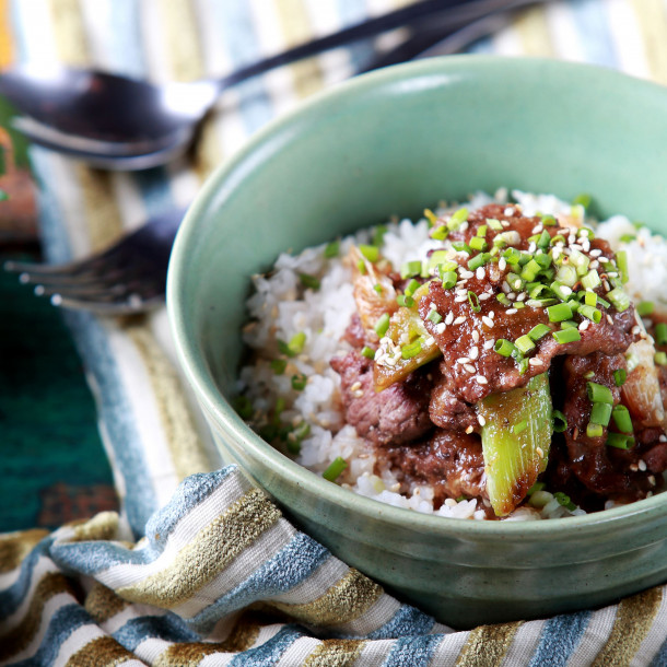 Yakinikudon (boeuf sauté à la sauce soja à la japonaise)